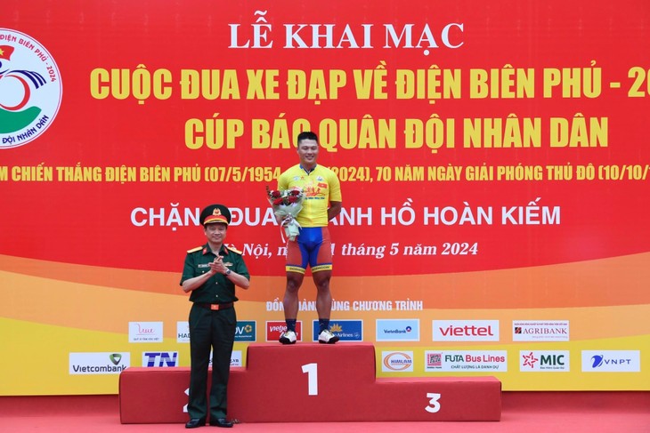 Radrennen „Nach Dien Bien Phu fahren - 2024“: Tran Tuan Kiet gewinnt erste Etappe - ảnh 1