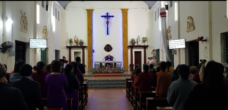 Gewährleistung der Religionsfreiheit für Bewohner in Hoa Binh - ảnh 1