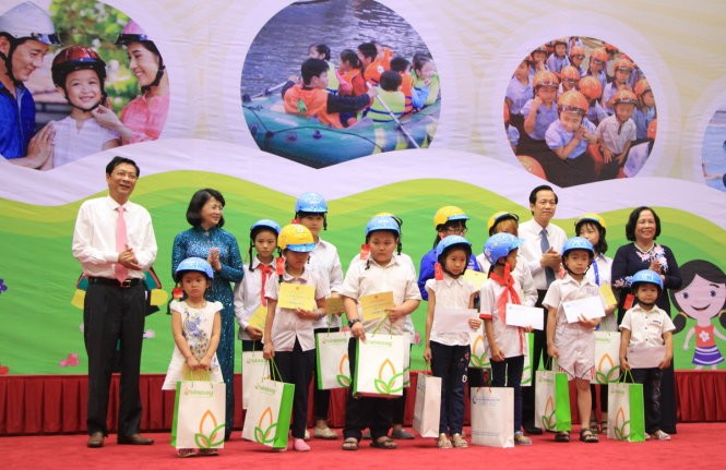 2016年国家为了儿童行动月启动仪式在广宁省举行 - ảnh 1