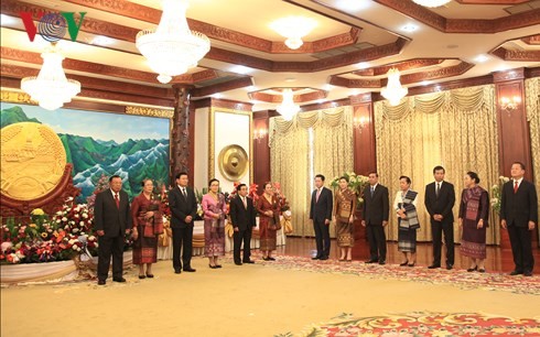 越南党和国家领导人致贺电  庆祝老挝国庆节 - ảnh 1