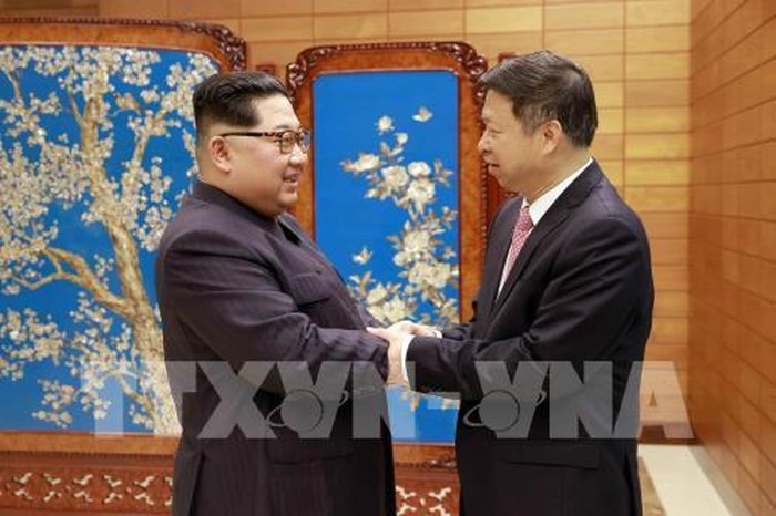 朝鲜领导人金正恩与中国官员讨论加强关系问题 - ảnh 1