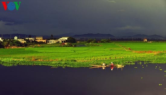 Romantic scenery at Tam Giang Lagoon - ảnh 9