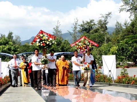 Gedenkfeier für gefallene Soldaten auf dem Hang Duong-Friedhof - ảnh 1