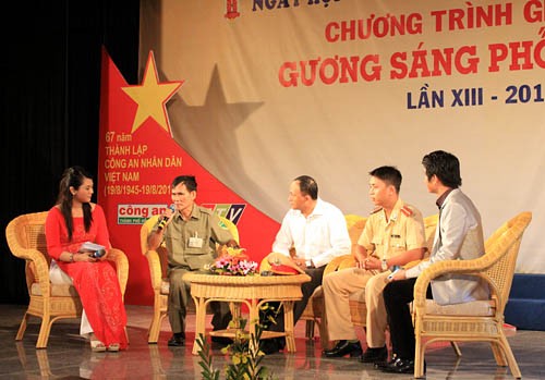 Mehrere Veranstaltungen zum Gründungstag der vietnamesischen Volkspolizei   - ảnh 1