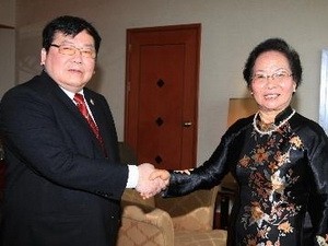 Vize-Staatspräsidentin empfängt Thailands Senator - ảnh 1