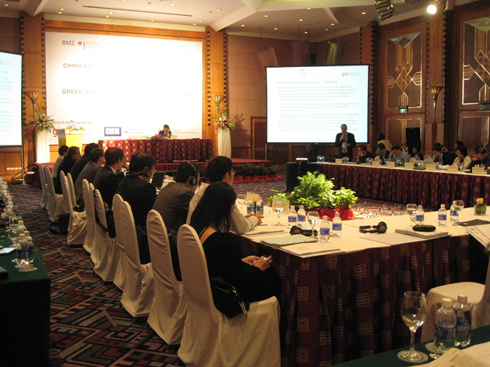 Forum über “Strukturpolitik und grüne Industrie für Vietnam” - ảnh 1