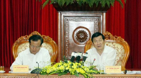 Staatspräsident Truong Tan Sang berät mit Vertretern der Parteileitung in Hanoi - ảnh 1
