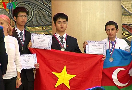 Einmal Gold und dreimal Silber für Vietnam bei Internationaler Chemie-Olympiade in Moskau  - ảnh 2
