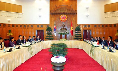 Südkoreas Präsidentin Park Geun-Hye in Vietnam empfangen - ảnh 1