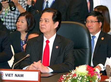 Premierminister Nguyen Tan Dung: ASEAN muss beim Bau der Gemeinschaft entschlossen sein - ảnh 1