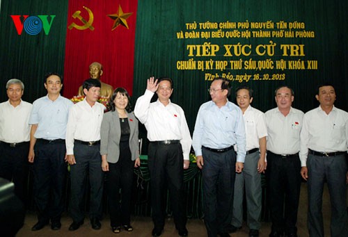 Premierminister Nguyen Tan Dung trifft Wähler in Hai Phong - ảnh 1