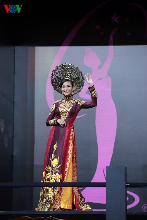 Vietnamesische „Ao Dai“ hinterlässt positiven Eindruck bei der Miss-Universe-Wahl 2013  - ảnh 1