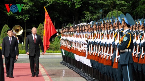 Putin und Truong Tan Sang führen Gespräch in Hanoi - ảnh 2