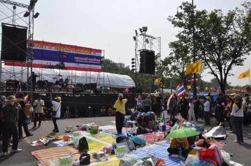Thailand: Demonstranten stoppen Umzingelung des Ortes für Wahlkampfregistrierung - ảnh 1