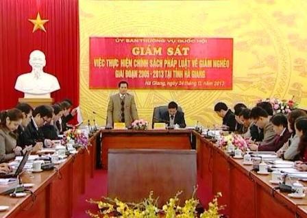 Ständiger Parlamentsausschuss überwacht die Armutsminderung in Ha Giang - ảnh 1