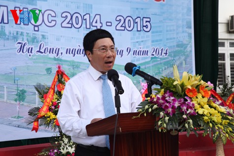 Vizepremierminister Pham Binh Minh nimmt an Feier zum Schulbeginn der Eliteschule Ha Long teil - ảnh 1