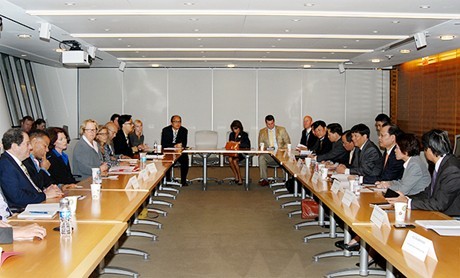 Vizepremierminister Vu Van Ninh trifft US-Abgeordnete und Unternehmergemeinschaft - ảnh 1