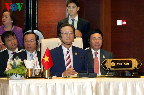 Premierminister Nguyen Tan Dung nimmt am 25. ASEAN-Gipfel teil - ảnh 2