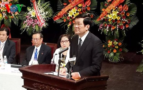 Staatspräsident Truong Tan Sang nimmt an Landeskonferenz des Bühnenkünstlerverbands teil - ảnh 1