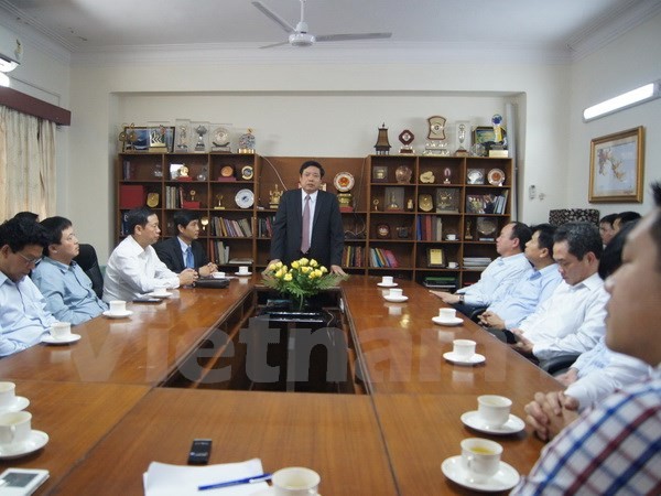 Verteidigungsminister Phung Quang Thanh besucht vietnamesische Botschaft in Indien - ảnh 1
