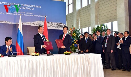Vietnam verstärkt Wirtschaftszusammenarbeit mit Kasachstan, Algerien, Portugal und Bulgarien - ảnh 1