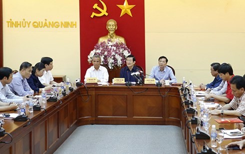 Staatspräsident Truong Tan Sang überprüft die Aufräumarbeiten nach der Flut in Quang Ninh - ảnh 1