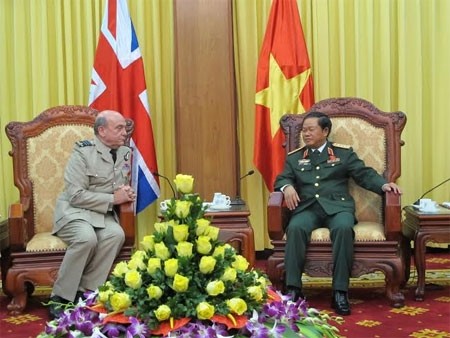 Generalstabschef Do Ba Ty trifft Vizechef des Generalstabs der britischen Streitkräfte Stuart Peach - ảnh 1