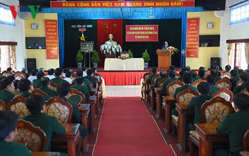 Premierminister Nguyen Xuan Phuc besucht Infanterieakademie in Da Lat - ảnh 1