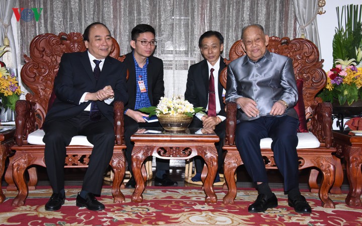 Spitzenpolitiker Laos und Vietnams tragen zu besonderen Beziehungen beider Länder bei - ảnh 1