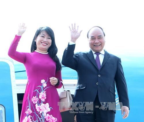 Premierminister Nguyen Xuan Phuc trifft in Tokio ein - ảnh 1