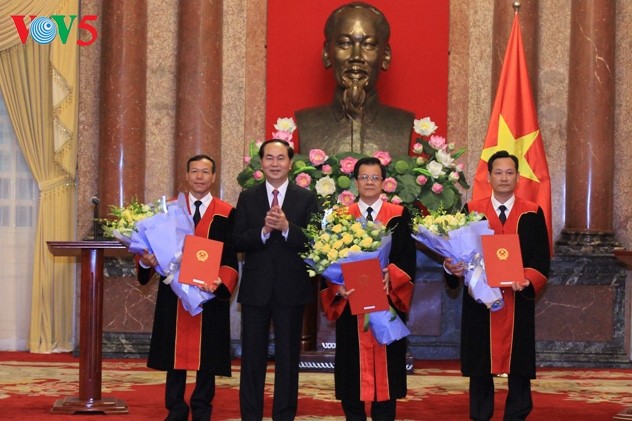 Staatspräsident Tran Dai Quang ernennt Richter des Obersten Gerichtshofes - ảnh 1