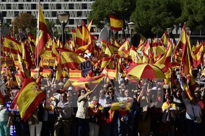 Spanische Regierung übernimmt die Kontrolle in Katalonien - ảnh 1