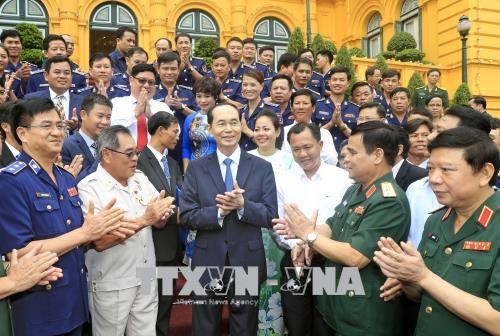 Staatspräsident Tran Dai Quang fordert die Entfaltung des Modells „Seepolizei begleitet Fischer“ - ảnh 1