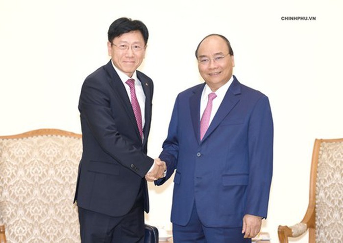 Premierminister Nguyen Xuan Phuc trifft ausländische Investoren - ảnh 1