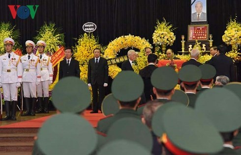 Gedenkzeremonie für ehemaligen KPV-Generalsekretär Do Muoi - ảnh 1