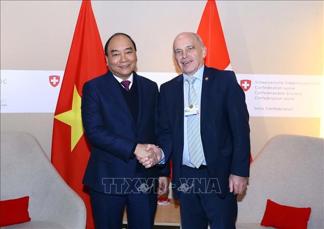Premierminister Nguyen Xuan Phuc schließt seinen Schweizbesuch für das Davos Forum ab - ảnh 1