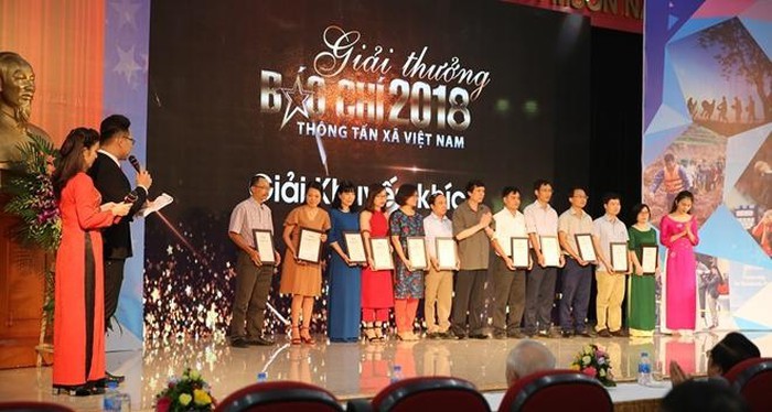 Übergabe des Preises Ta Quang Buu und des Pressepreises für Wissenschaft und Technologie 2018 - ảnh 1