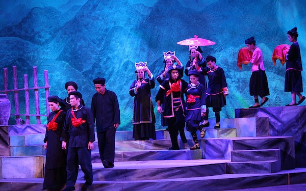 Vorstellung des Cai Luong-Theater-Stücks „Die Liebesgeschichte in Khau Vai“ für Publikum im Süden - ảnh 1