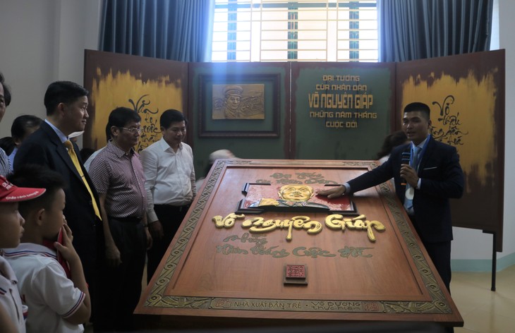 Museum der Provinz Quang Binh übernimmt Kalligraphie-Buch über General Vo Nguyen Giap - ảnh 1