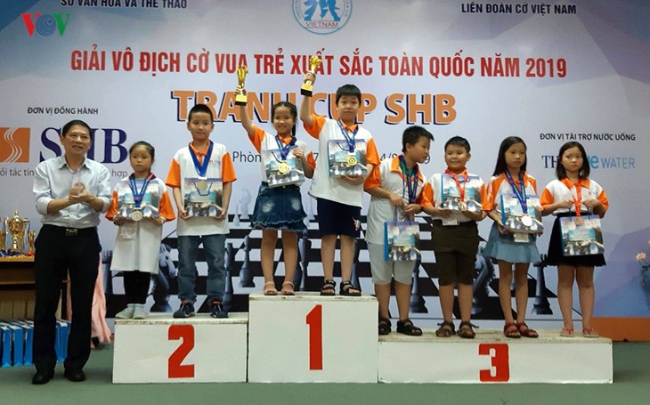 Das Jugendschachturnier SHB-Pokal: Team von Ho Chi Minh Stadt führt die Rangliste - ảnh 1