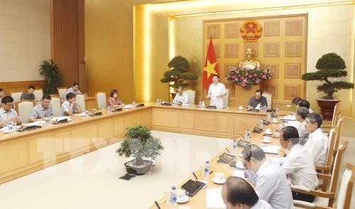 Vizepremierminister Vuong Dinh Hue leitet die Sitzung mit dem Verwaltungsstab gegen Geldwäsche - ảnh 1
