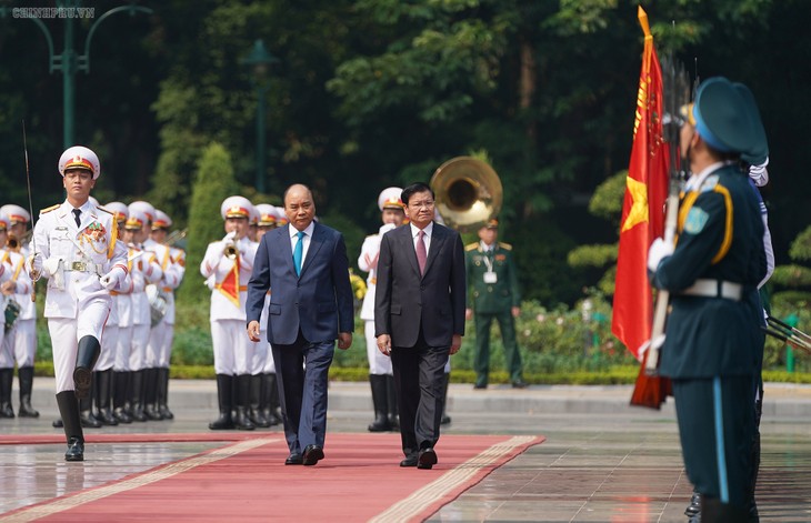 Premierminister Nguyen Xuan Phuc: Ein neues Kapitel in der Zusammenarbeit zwischen Vietnam und Laos eröffnet - ảnh 1