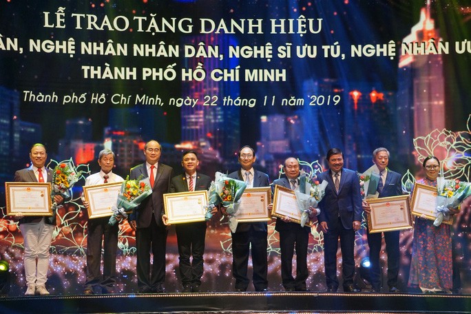 Ho-Chi-Minh-Stadt würdigt 77 ausgezeichnete Künstler und Kunsthandwerker - ảnh 1