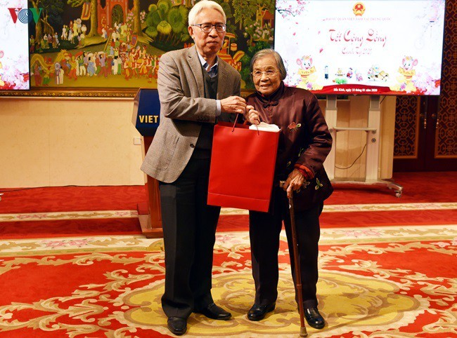 Vietnamesische Botschaft in China hält eine Feier für die Gemeinschaft zum Tetfest ab - ảnh 1