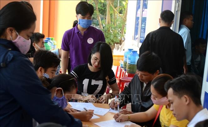 Eintausend Arbeiter in Da Nang spenden Blut - ảnh 1