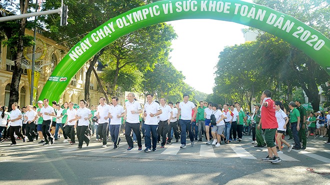 Olympischer Lauftag für die Gesundheit der Bevölkerung in Ho-Chi-Minh-Stadt - ảnh 1