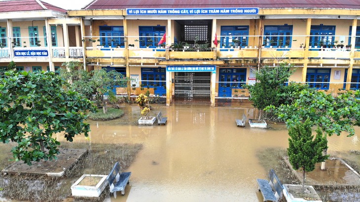 Unterricht in Zentralvietnam nach dem Rückgang der Fluten gewährleisten - ảnh 1