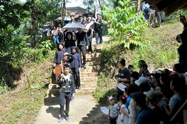 Hochzeitsbräuche der Volksgruppe Nung in Lao Cai - ảnh 1