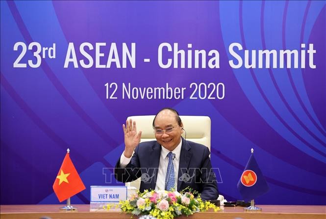 China und ASEAN heben Frieden und Lösung von Streitigkeiten durch Dialoge und Verhandlungen hervor - ảnh 1