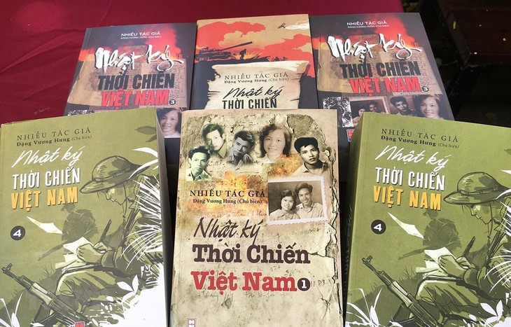 Organisation Vietnam-Rekord würdigt Buchserie „Tagebuch in Kriegszeit in Vietnam“ - ảnh 1